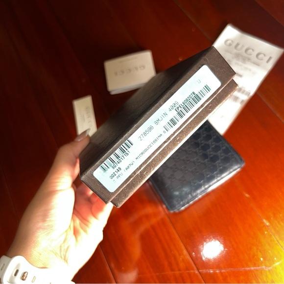 GUCCI Men’s MicroGuccissima GG Logo Leather Wide Bifold Navy Blue Wallet - Picture 16 of 16